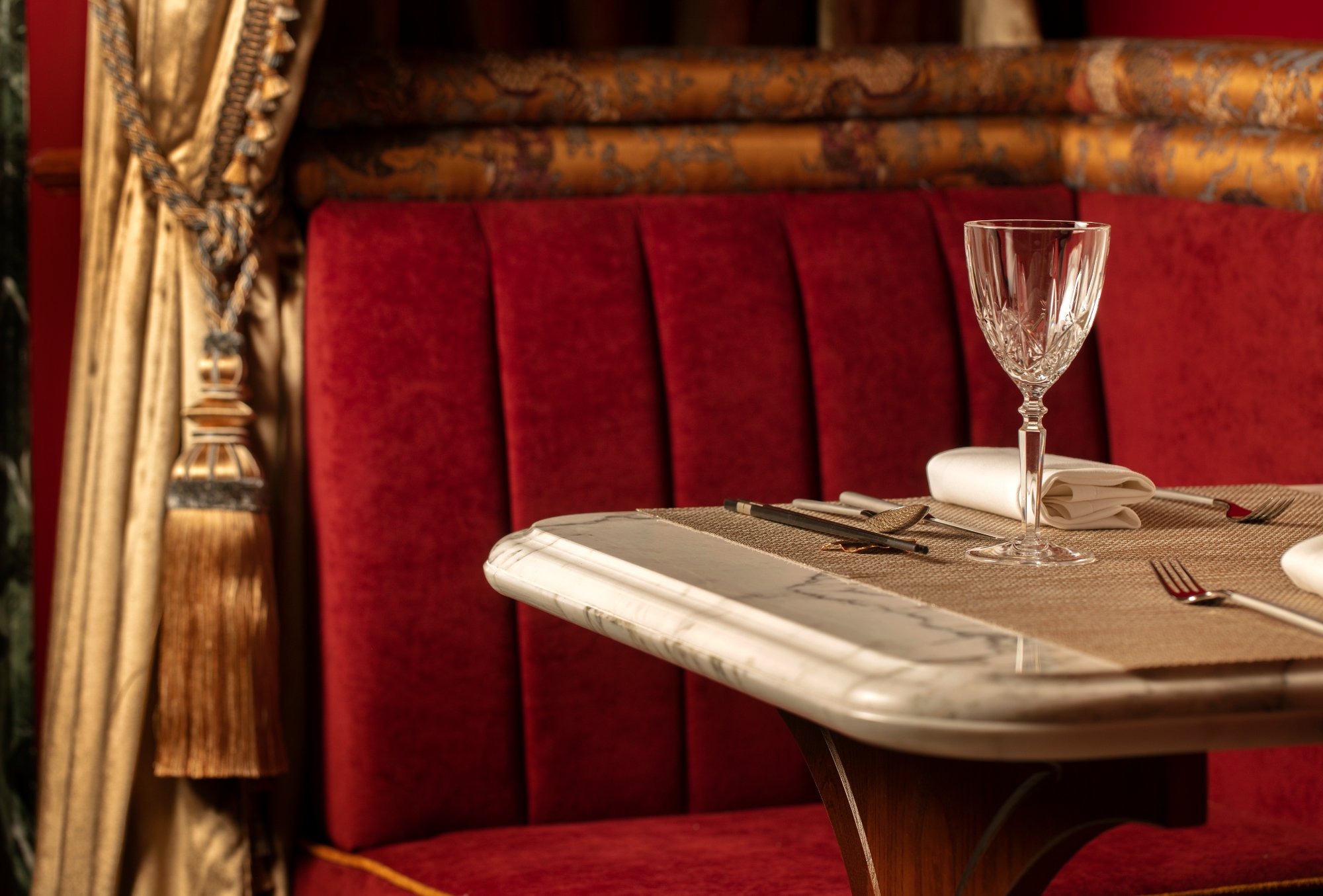House of Ming table