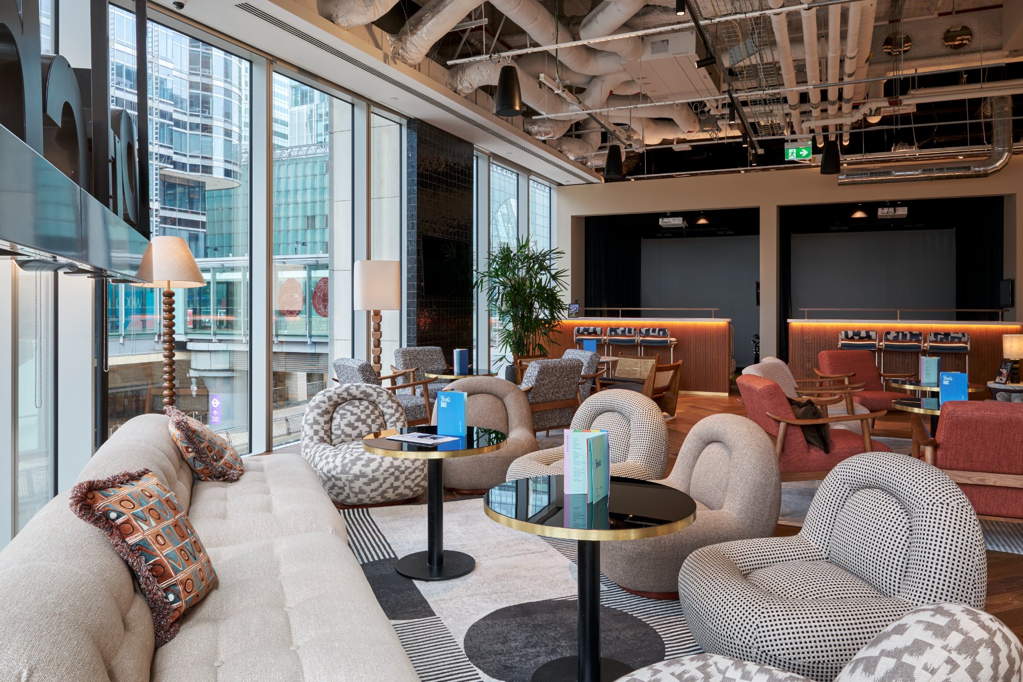 Pitch Canary Wharf lounge